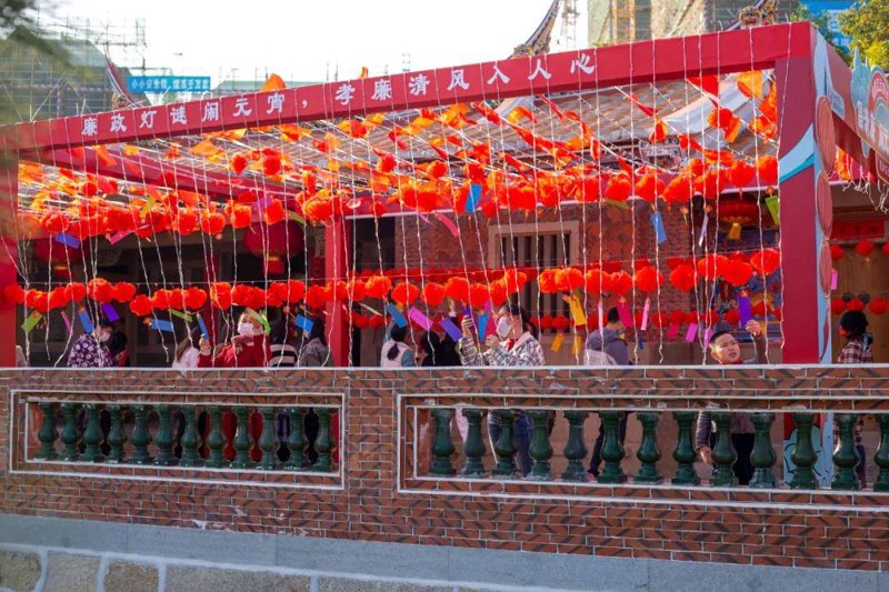 如何通过哈尔滨教育局服务号获取教育资源?